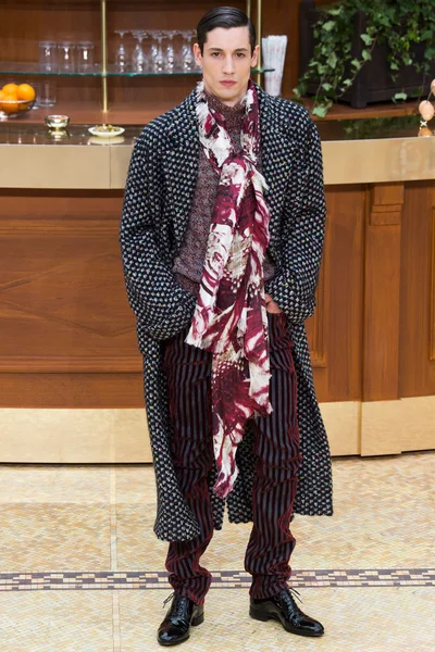 Look 27
